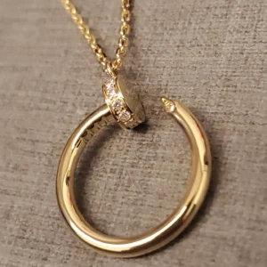 خاتم ذهبي مزخرف يدويًا