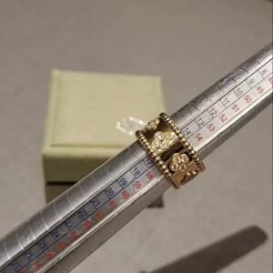 خاتم خطوبة بتصميم ملكي