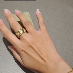 خاتم ذهب أبيض مرصع بالأحجار