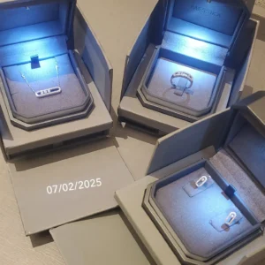 طقم فاخر مرصع بالأحجار