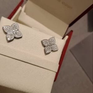 أقراط بتصميم عصري جريء