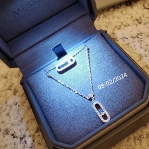 أقراط طويلة بتصميم أنيق