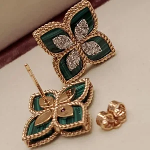 خاتم ذهب عيار 18 بتصميم كلاسيكي